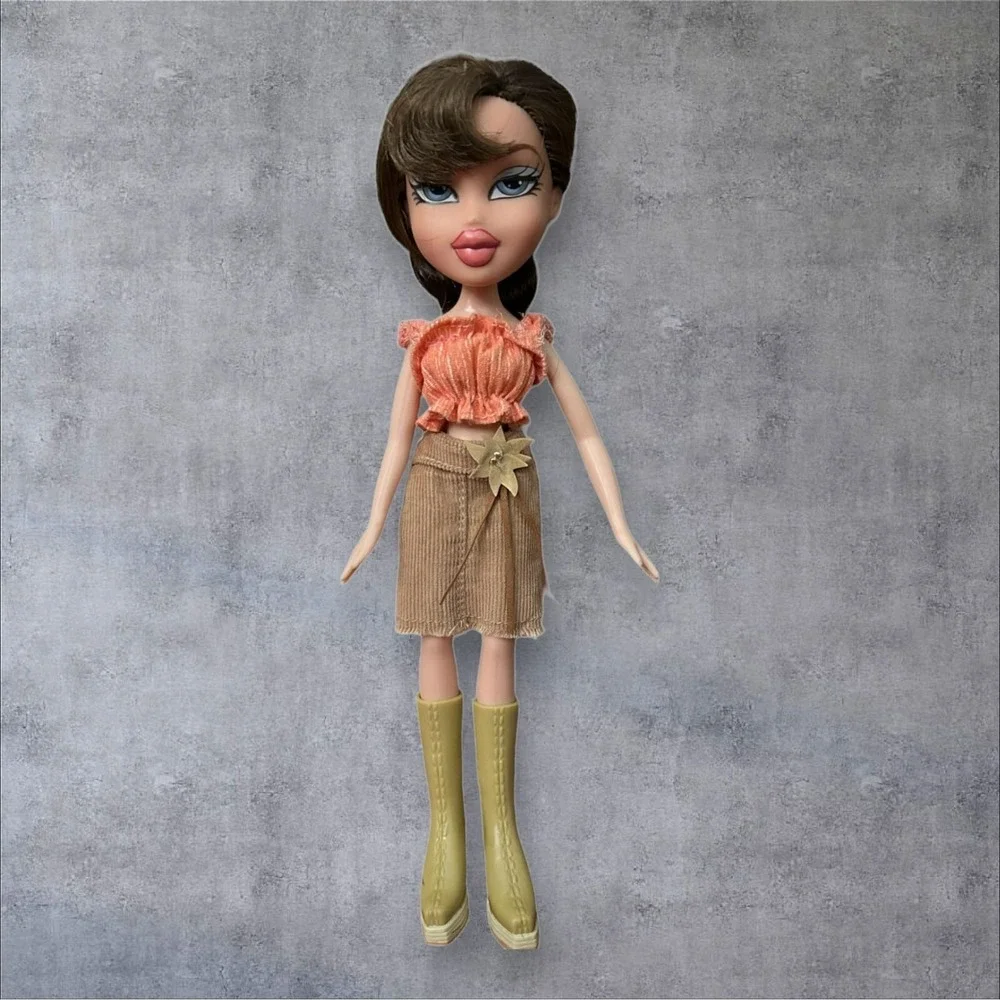 MGA Bratz Dana 2003 The Style It Fashion in Peach Blouse Skirt Hi Top Boots